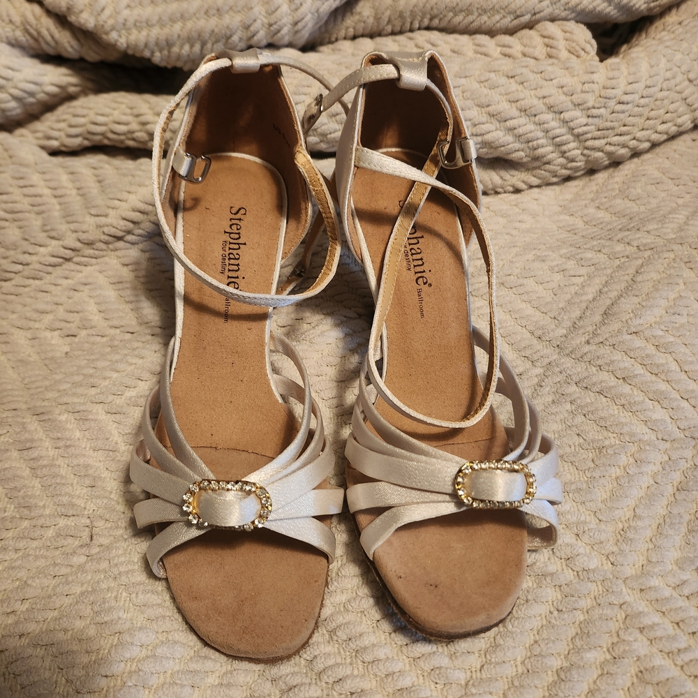 Women's Elegant Beige Sandals NWOT